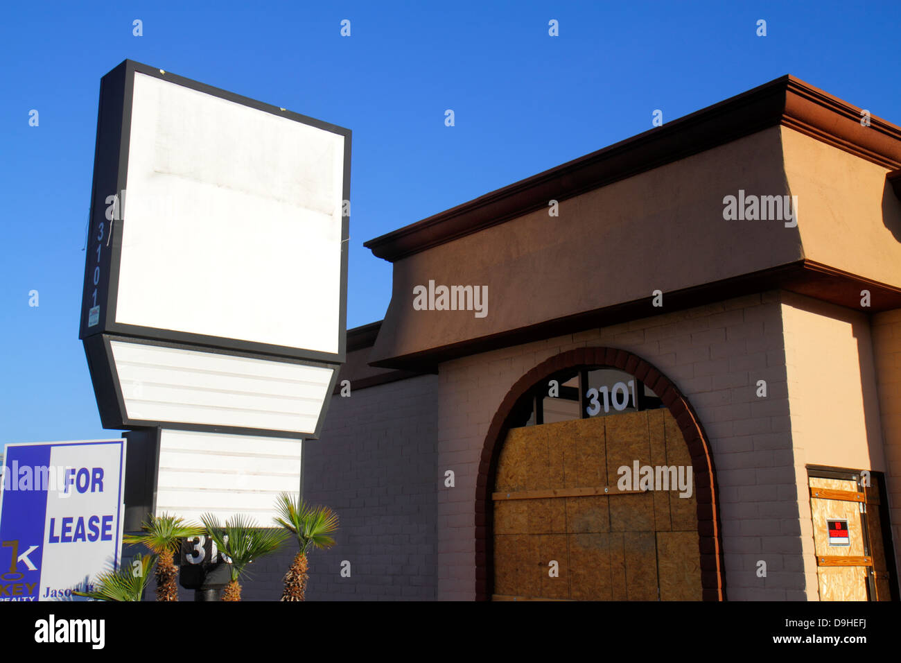 Las Vegas Nevada, West Sahara Avenue, chiuso, ristorante, ristoranti, ristoranti, ristoranti, caffè, chiuso, imbarco, cartello sbiadito, in affitto, proprietà commerciale Foto Stock