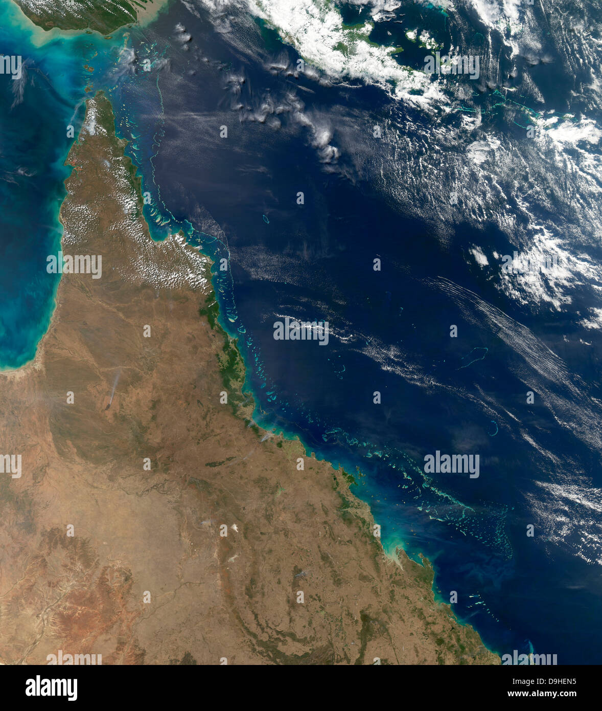 9 agosto 2011 - vista satellitare della costa australiana tra la Grande Barriera Corallina e la riva del Queensland. Foto Stock
