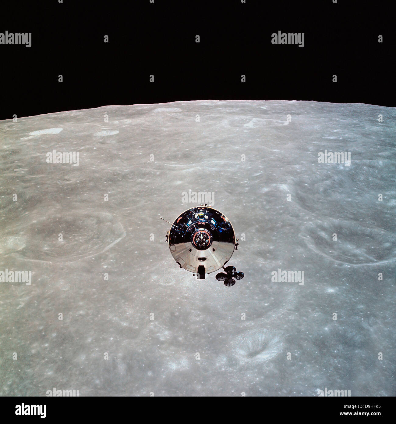 L'Apollo 10 il comando e moduli di servizio in orbita lunare. Foto Stock