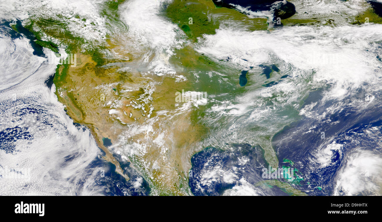 Vista satellitare del Nord America con fumo visibile in diverse posizioni. Foto Stock