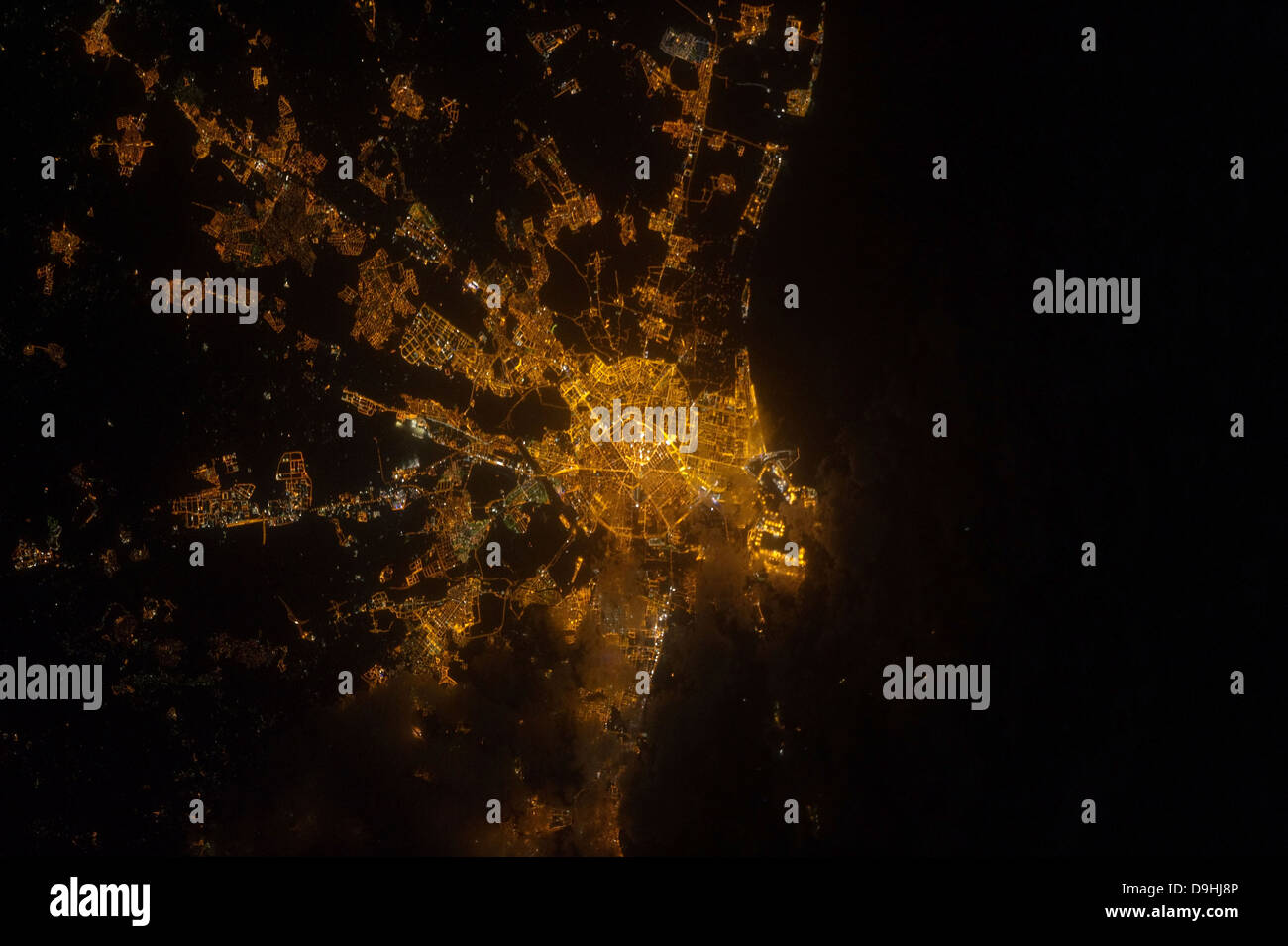 Immagine notturna di Valencia sulla costa mediterranea della Spagna. Foto Stock