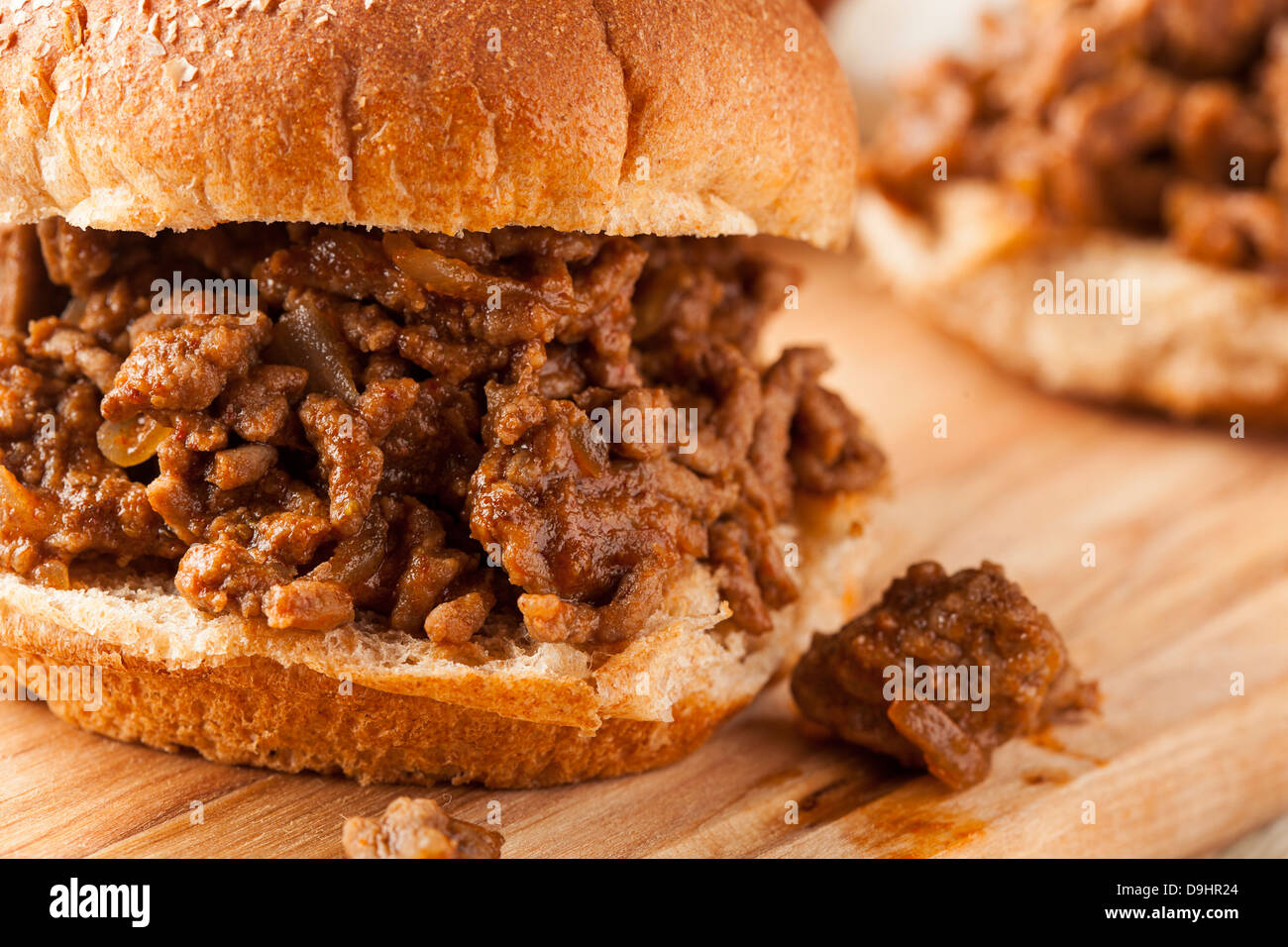 Sciatto Barbecue sandwich di manzo su tutta una focaccia di grano Foto Stock