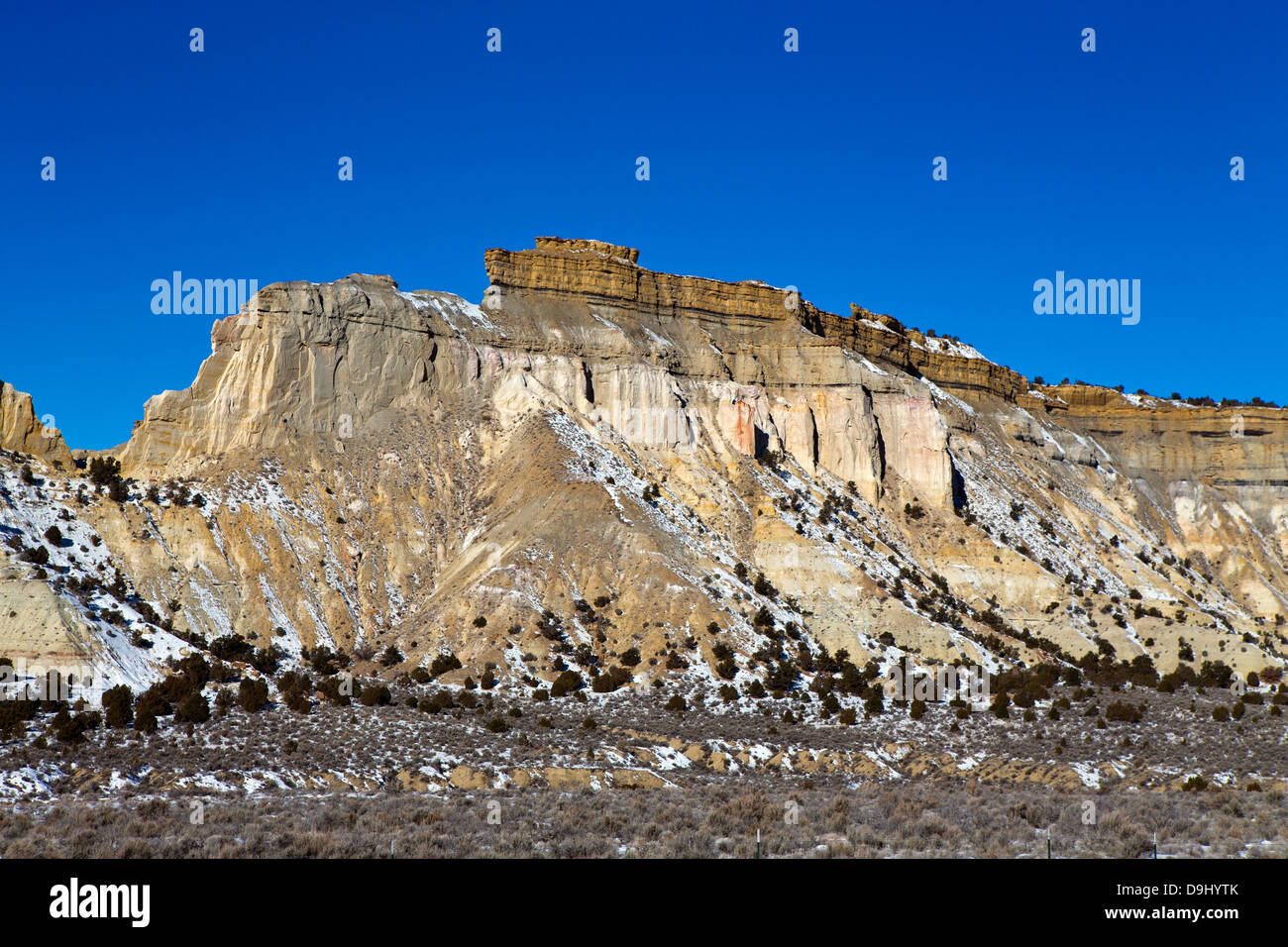 Giallo formazioni rocciose con neve, Grand Staircase-Escalante monumento nazionale, Utah, Stati Uniti d'America Foto Stock