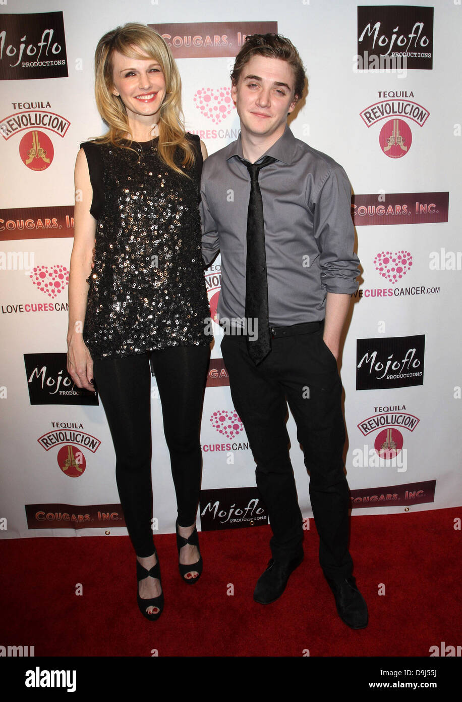 Kathryn Morris e Kyle Gallner Cougar Inc premiere mondiale tenutosi presso il teatro egiziano - Gli arrivi di Los Angeles, California - 31.03.11 Foto Stock