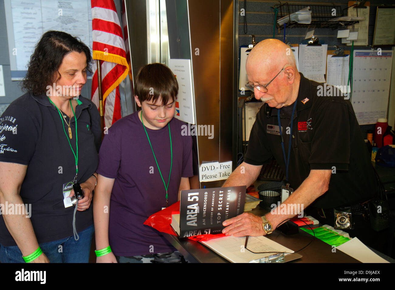 Las Vegas Nevada,Flamingo Road,National Atomic Testing Museum,sviluppo di armi nucleari,ragazzi ragazzi ragazzi ragazzi ragazzi ragazzi ragazzi ragazzi ragazzi ragazzi ragazzi ragazzi ragazzi ragazzi ragazzi bambini bambini, madre mo Foto Stock