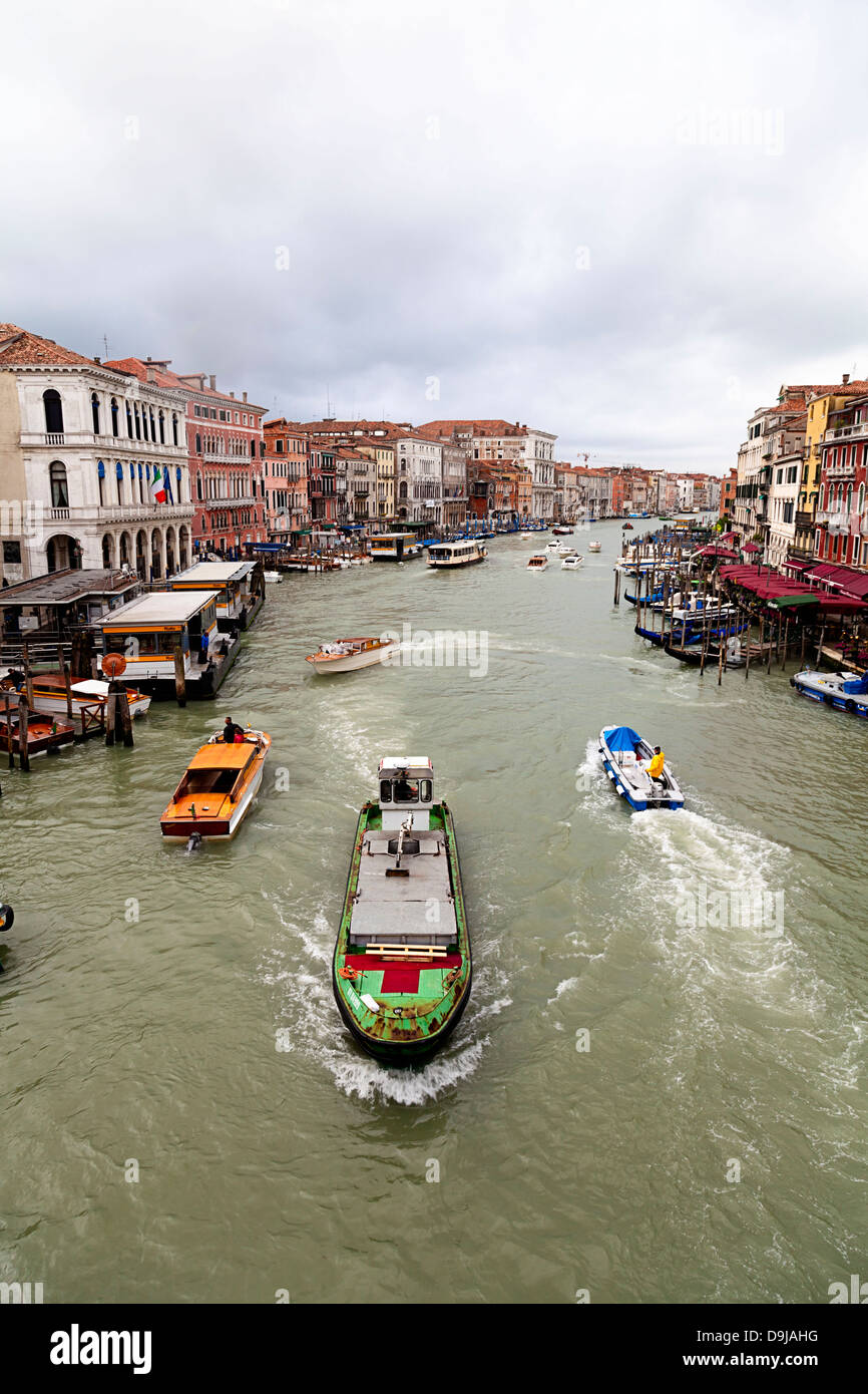 L'acqua alta nella Grand Canal, Venezia, Italia. Dal ponte di rialto. Foto Stock