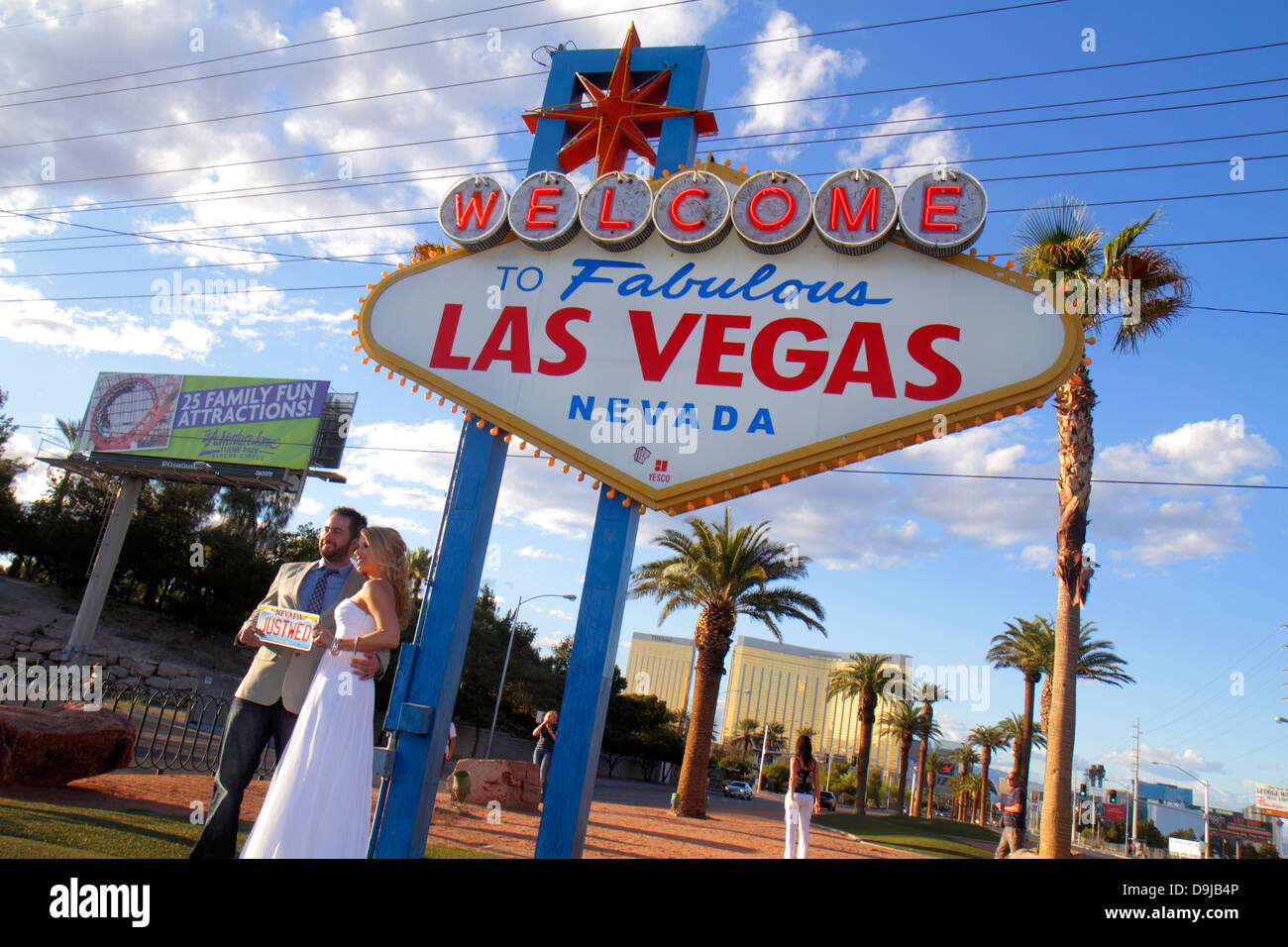 Las Vegas Nevada, South Las Vegas Boulevard, The Strip, Benvenuti al favoloso Las Vegas segno storico, posa, posa, fotocamera, digitale, che porta adulti uomo me Foto Stock
