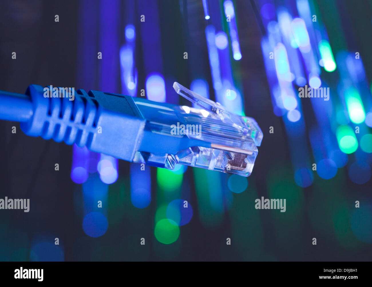 Il cavo di rete in fibra ottica sullo sfondo Foto Stock