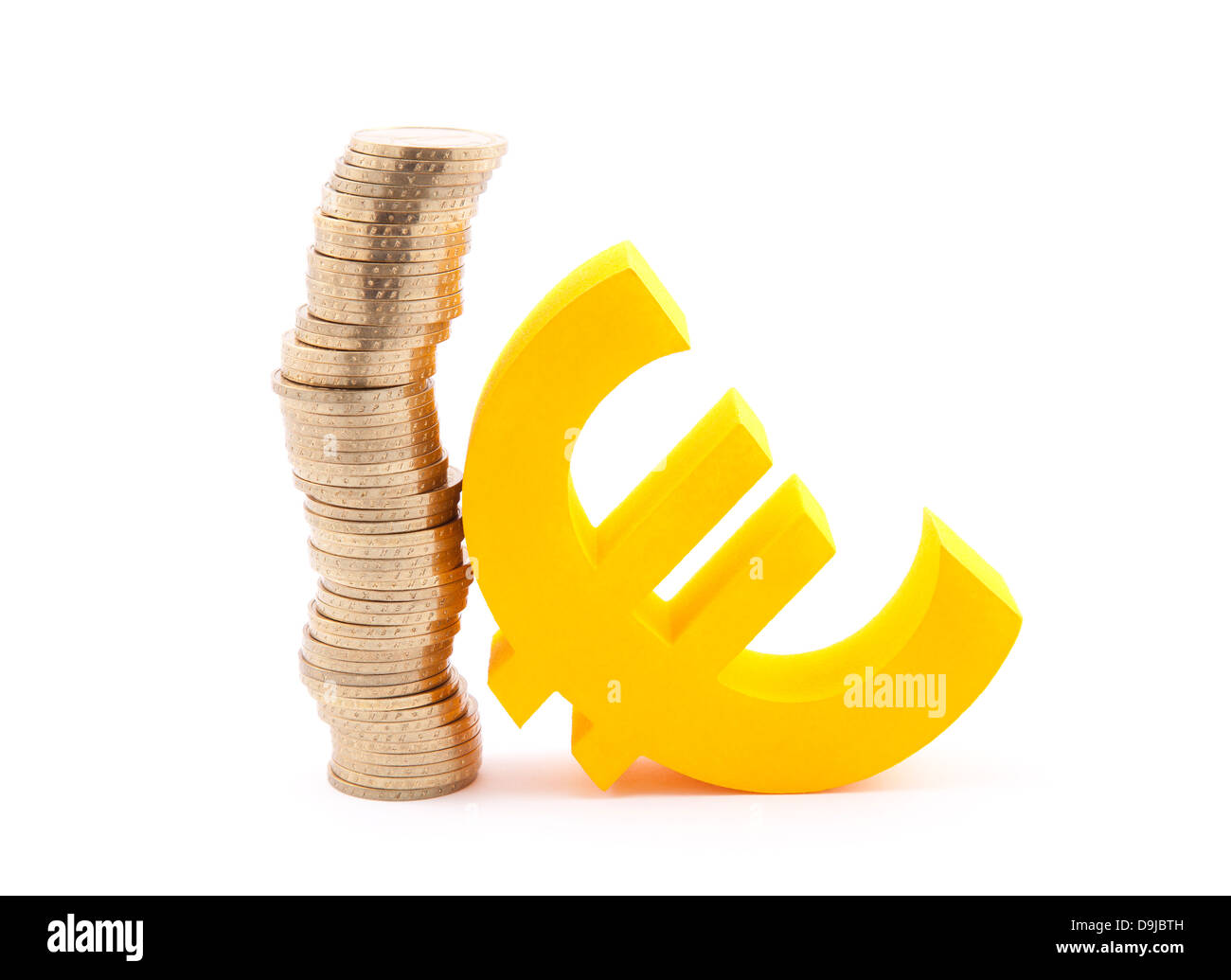 Pila di monete d oro e il simbolo dell'euro Foto Stock