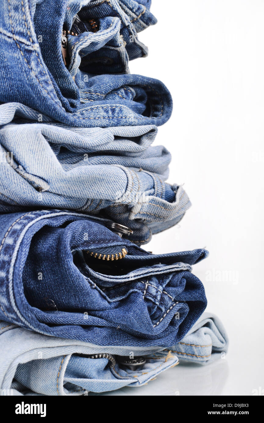 Pila di jeans ripiegato Foto Stock