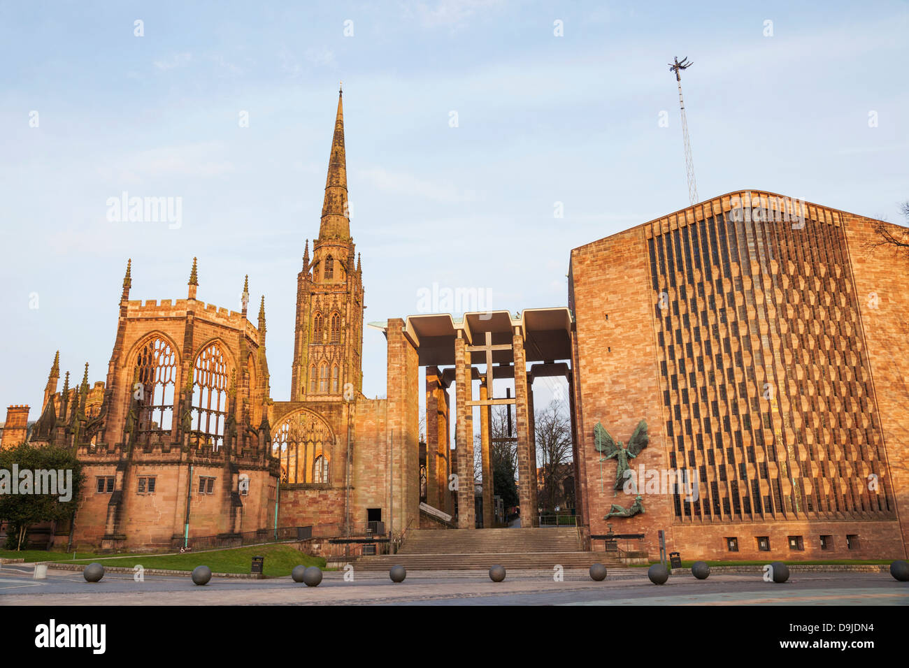 Inghilterra, Warwickshire, Coventry, la vecchia e la nuova cattedrale di Coventry Foto Stock