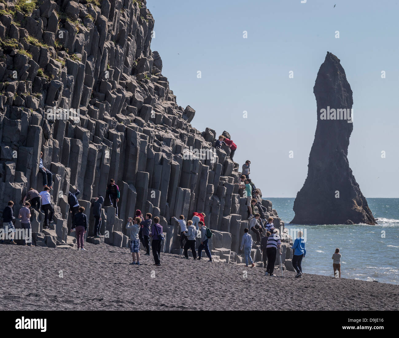 Colonne di basalto, Reynisdrangar scogliere, spiaggia Reynisfjara, Foto Stock