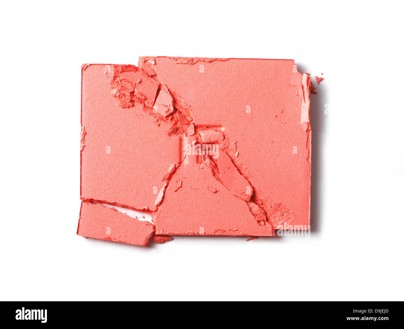 Blusher sbriciolato taglio compatto su uno sfondo bianco Foto Stock