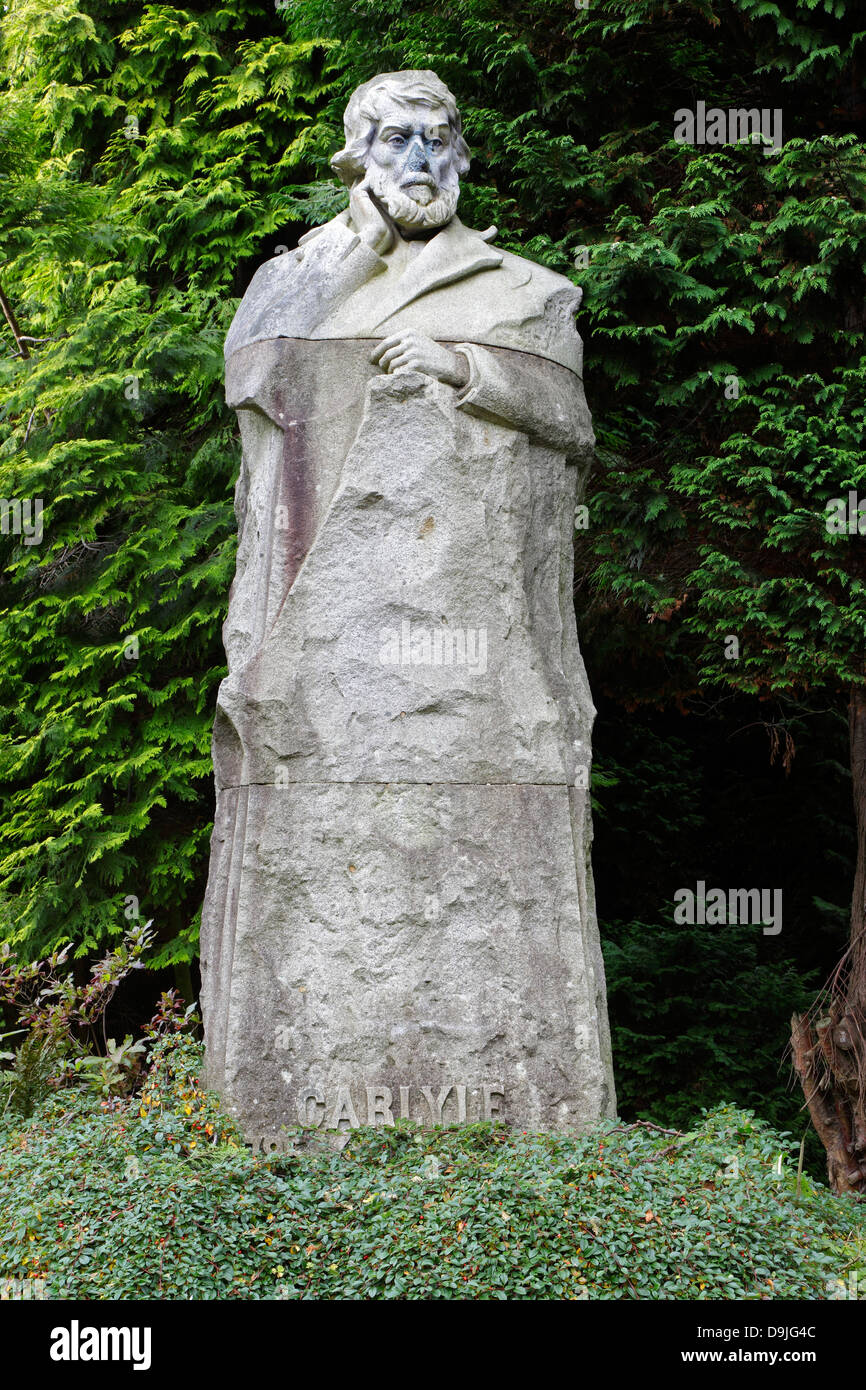 Statua di Thomas Carlyle un filosofo, scrittore, saggista, storico e insegnante scozzese a Kelvingrove Park, Glasgow, Scozia, Regno Unito Foto Stock