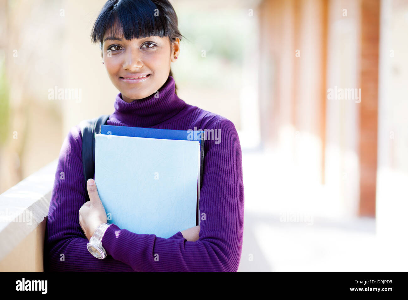 Piuttosto Indian college girl ritratto del campus Foto Stock