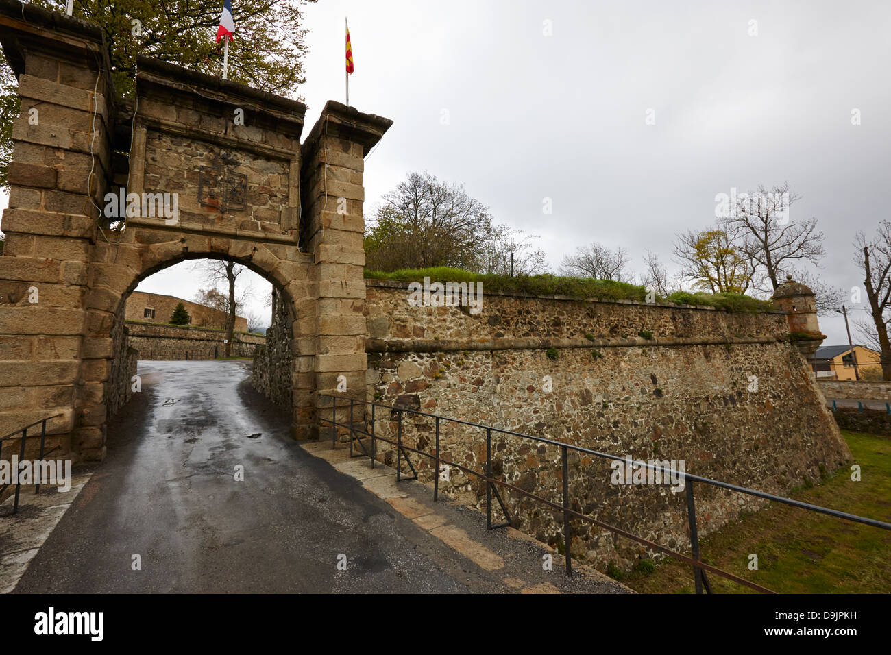Il gateway e il bastione di mont-louis fortezza di vauban UNESCO World Heritage Site mura pyrenees-orientales francia Foto Stock