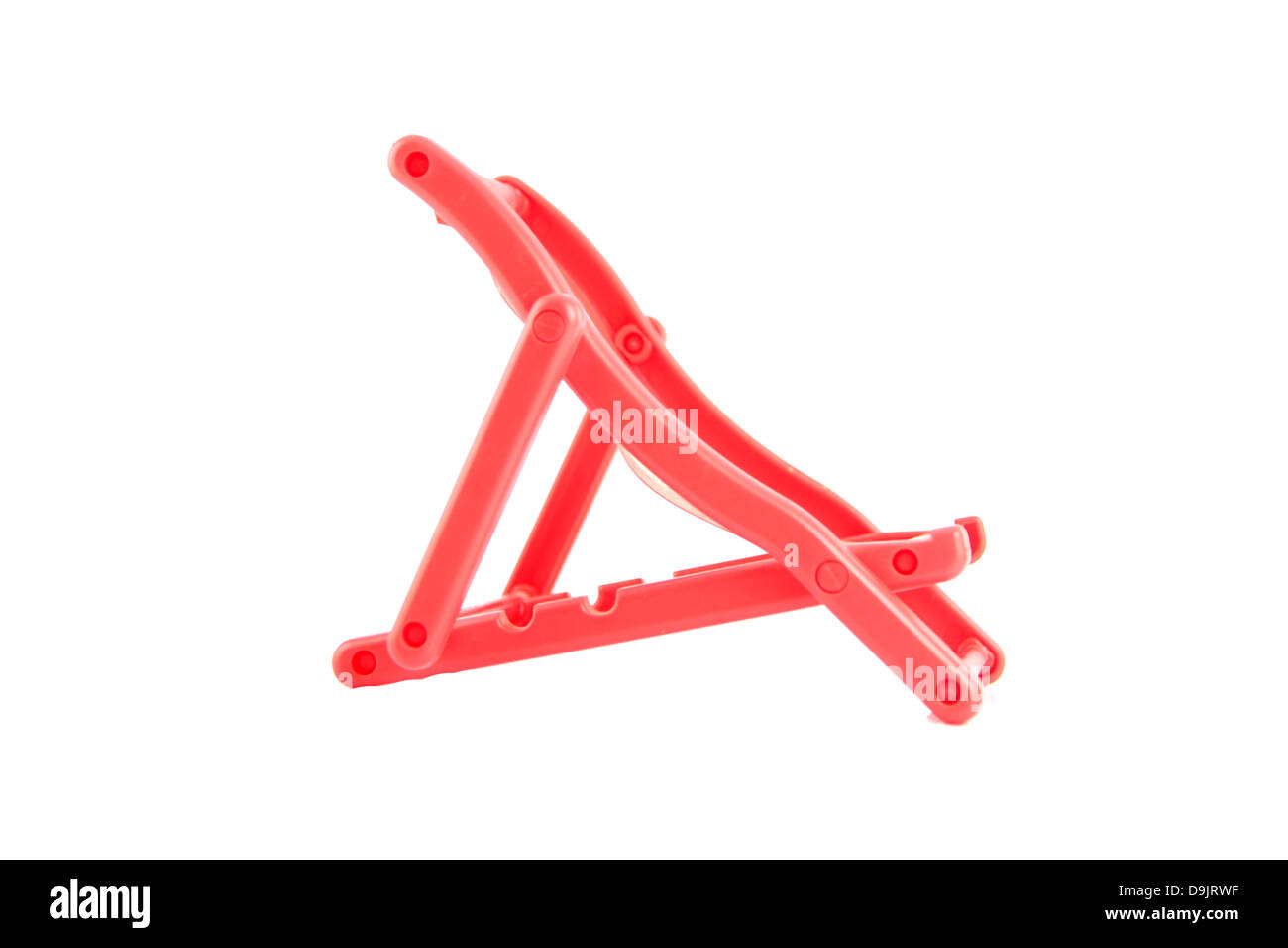 Il rosso modello laterale sedia spiaggia sullo sfondo bianco. Foto Stock