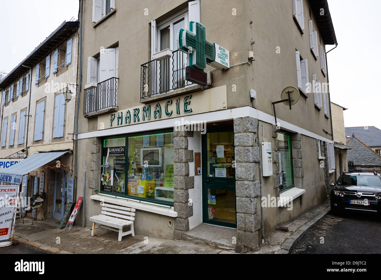 Piccolo angolo locale shop farmacia a Mont-louis pyrenees-orientales francia Foto Stock