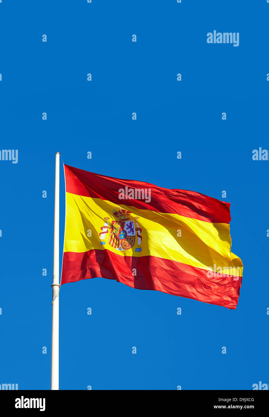 Bandiera spagnola a Piazza Colon. Madrid. Spagna Foto Stock