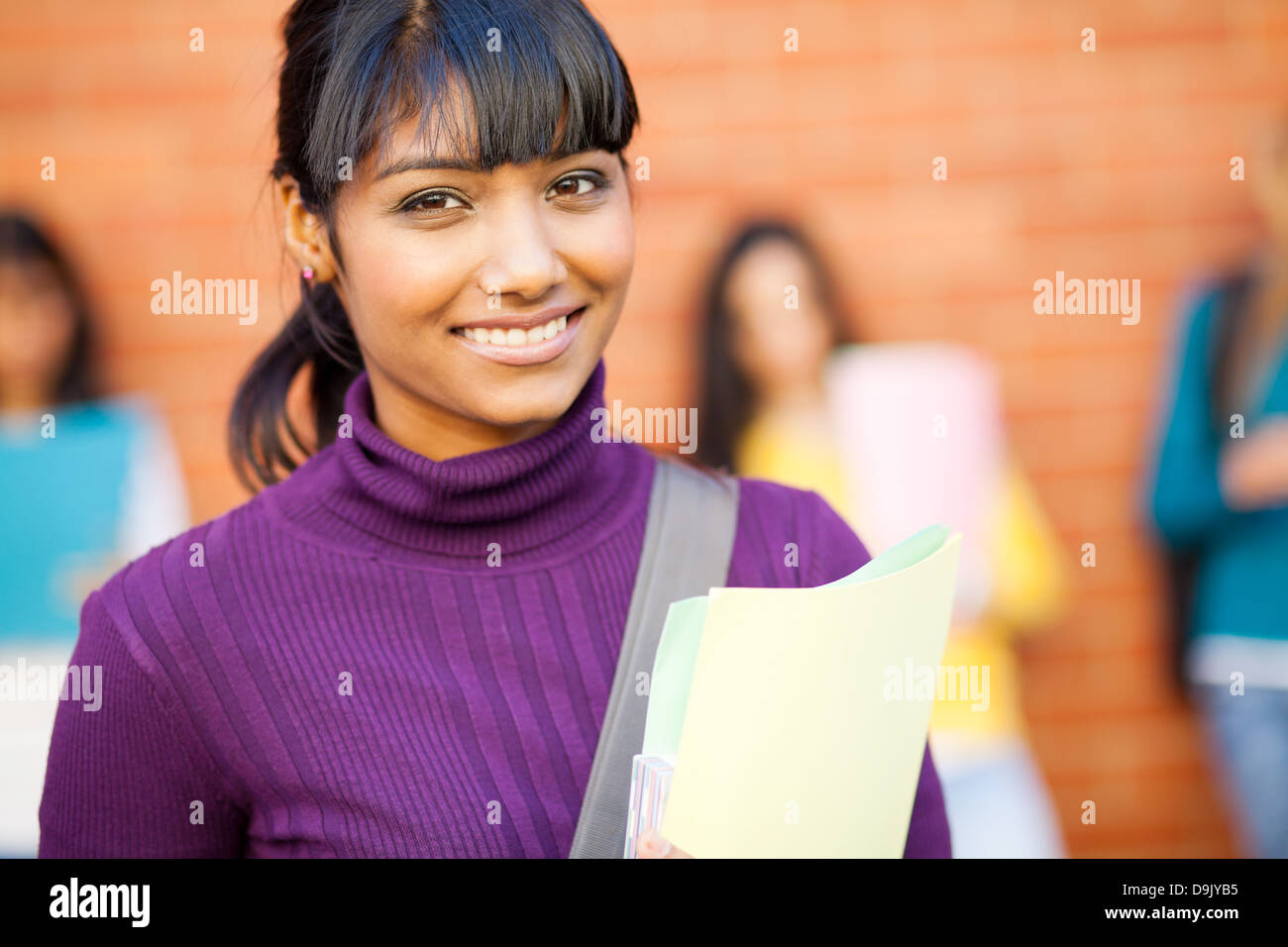Bella femmina Indian studente di college ritratto Foto Stock