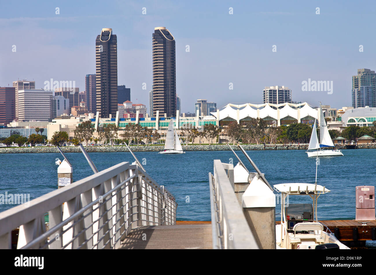 Le torri gemelle e il centro congressi di San Diego California skyline. Foto Stock