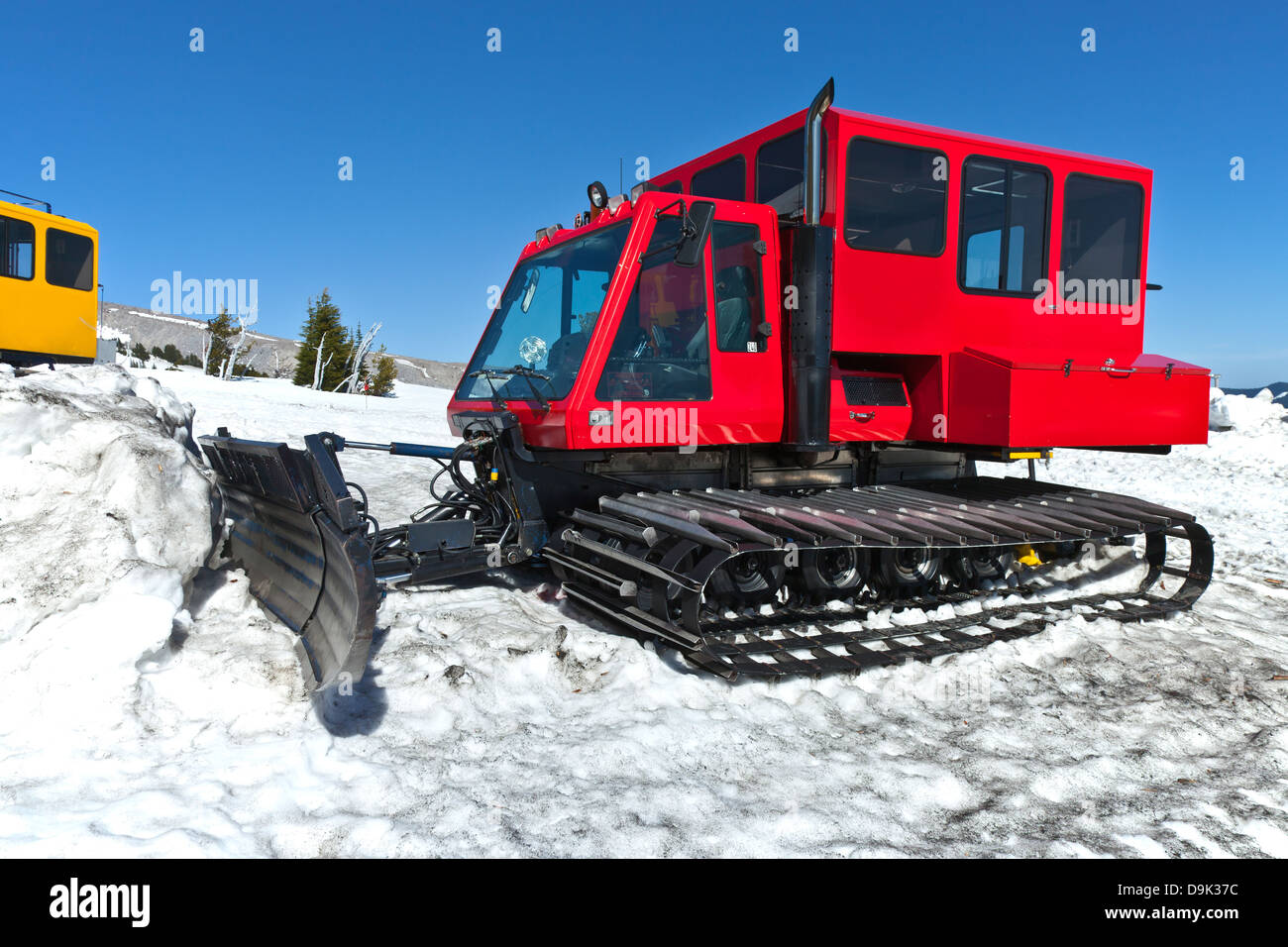 Vanghe da neve macchine al Timberline Lodge Mt. Il cofano Oregon. Foto Stock