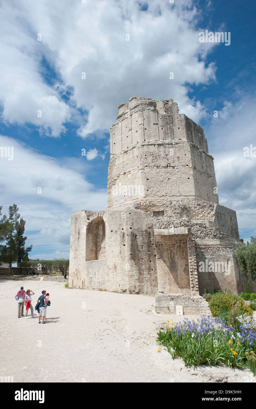 Tour Magne, torre romana e punto di riferimento nei Jardins de la Fontaine, Nîmes, Gard, Languedoc, Francia Foto Stock