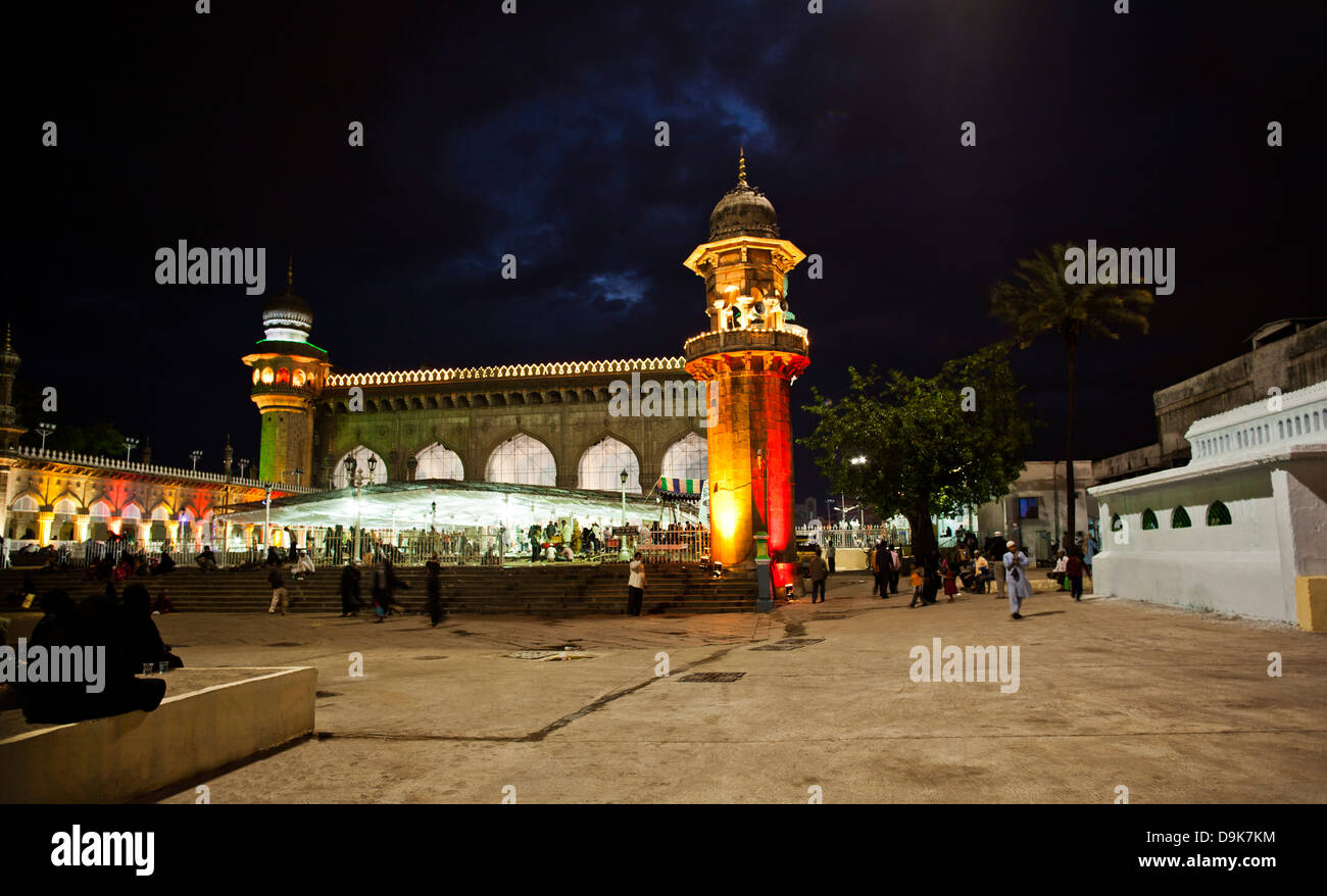 Facciata di una moschea, Mecca Masjid, Charminar, Hyderabad, Andhra Pradesh, India Foto Stock