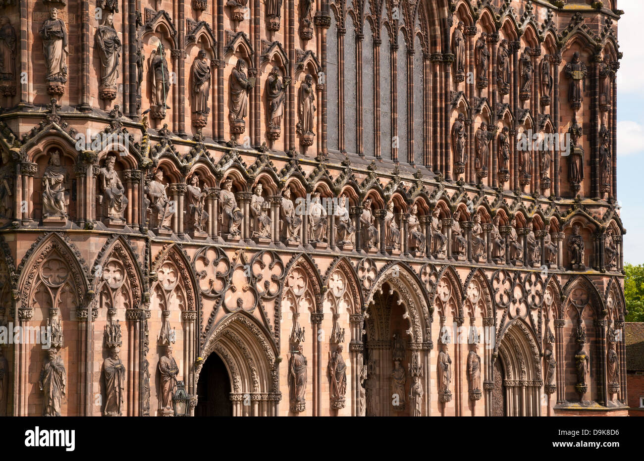 Ornati in fronte ovest di Lichfield Cathedral Inghilterra che mostra le statue di Re ristrutturato in epoca vittoriana da Sir George Gilbert Scott Foto Stock