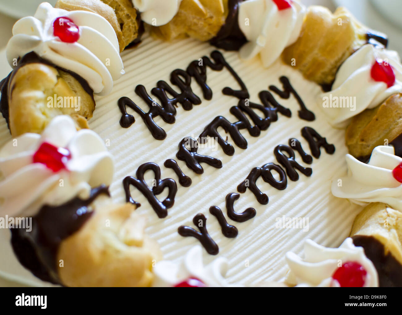 Deliziosi dolci e rabboccato torta di compleanno per celebrare il giorno di Victoria in Canada. Torta di compleanno per Victoria. Foto Stock