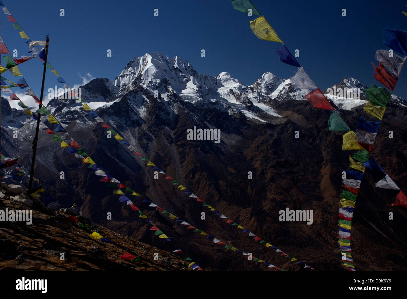 Trekking in Langtang, Nepal - Naya Kanga presi da Tsergo (Tserko) Ri sopra Kyanjin Gompa Foto Stock