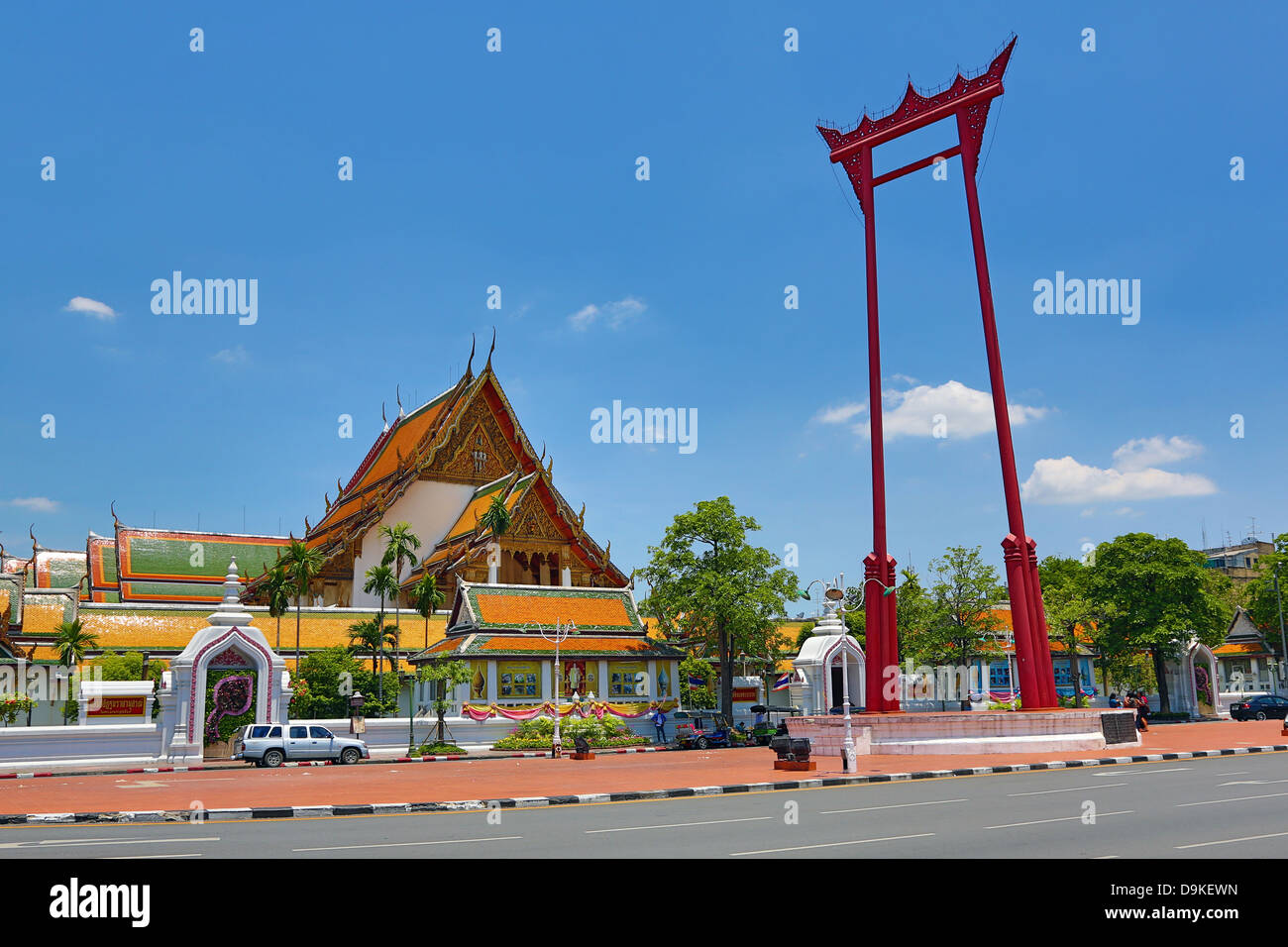 Il Gigante Swing, Sao Ching Cha,e Wat Suthat Tempio di Bangkok, Tailandia Foto Stock