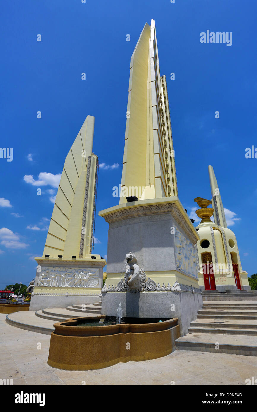 La democrazia è un monumento, Anusawari Prachathipatai, Bangkok, Thailandia Foto Stock