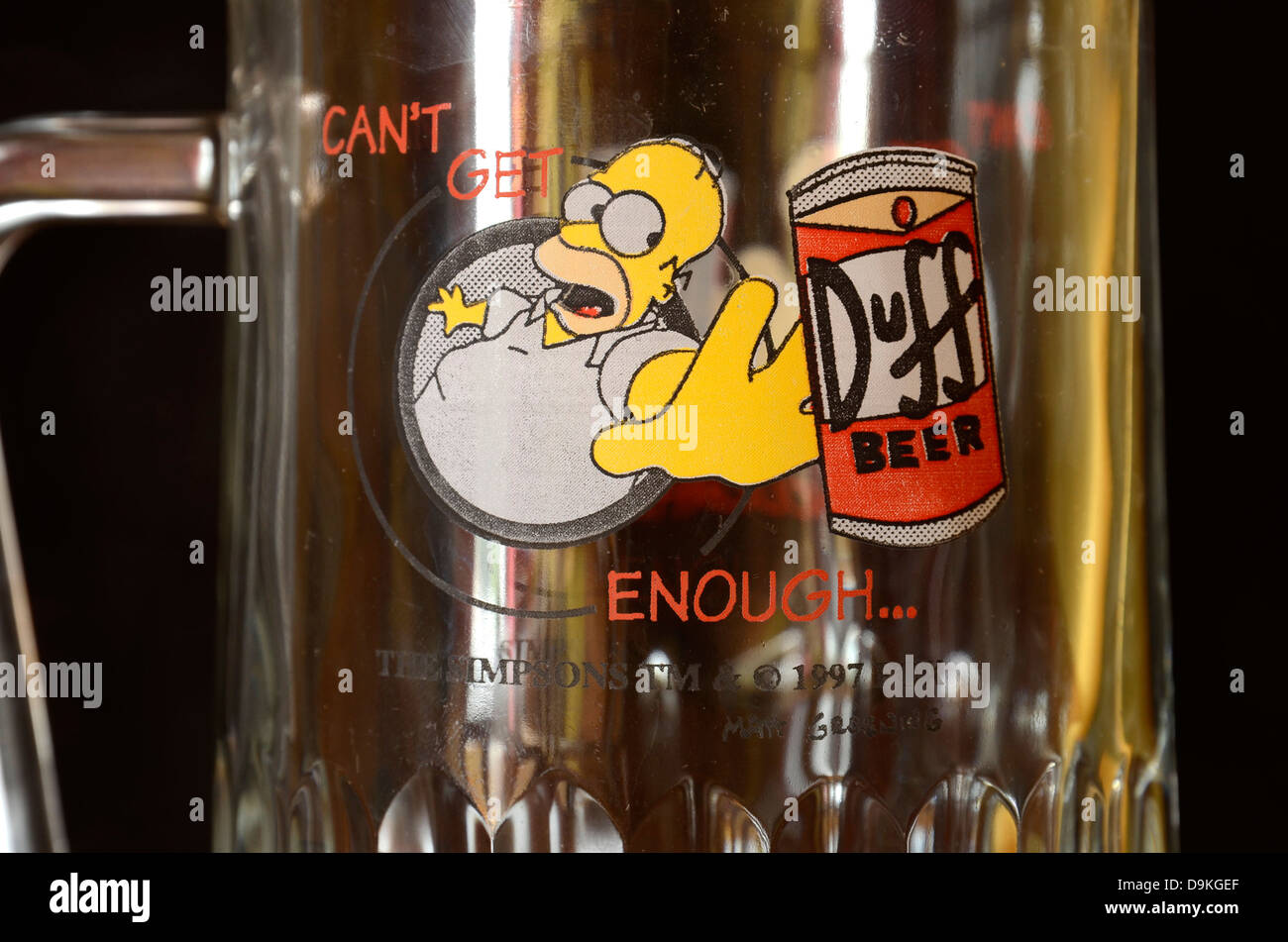 Un Homer Simpson 'duff birra " Vetro di birra Foto stock - Alamy