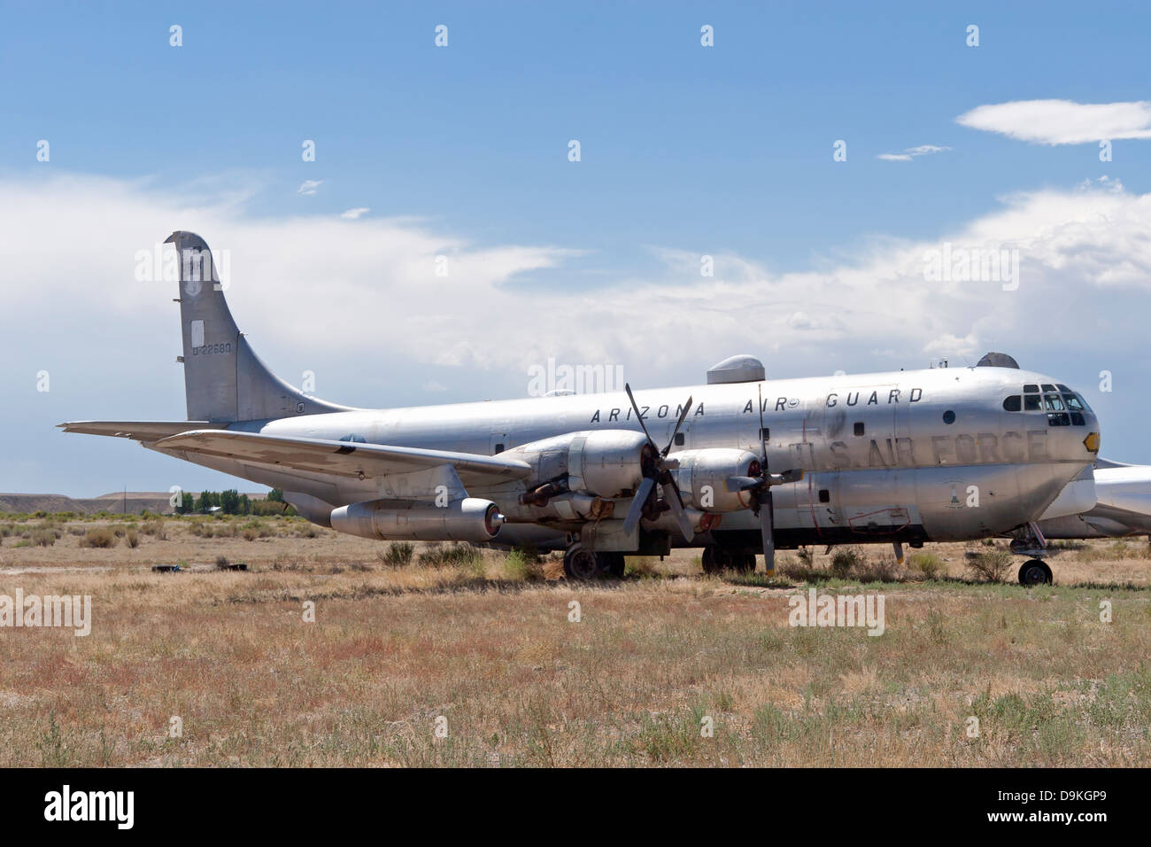 Un Boeing C-97 Stratofreighter siede nel Hawkins & potenze area di memorizzazione in corrispondenza Graybull, Wyoming. Foto Stock