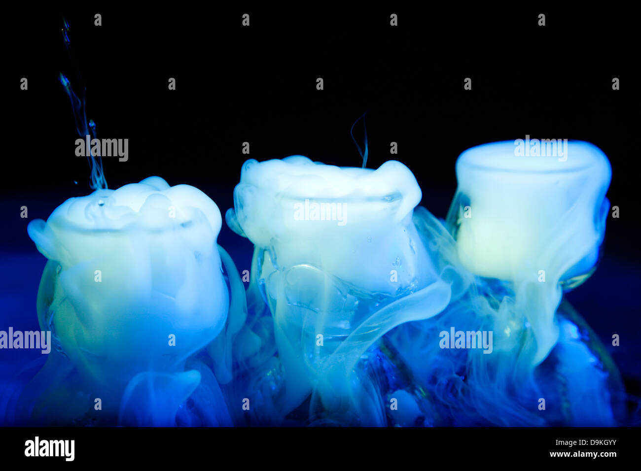 Vetro con effetto di ghiaccio secco Foto stock - Alamy