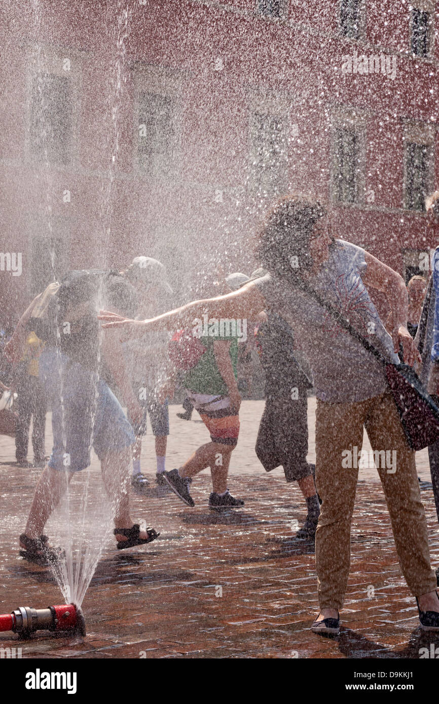 Il calore nella città sulla strada di afosa estate giorni concept Foto Stock