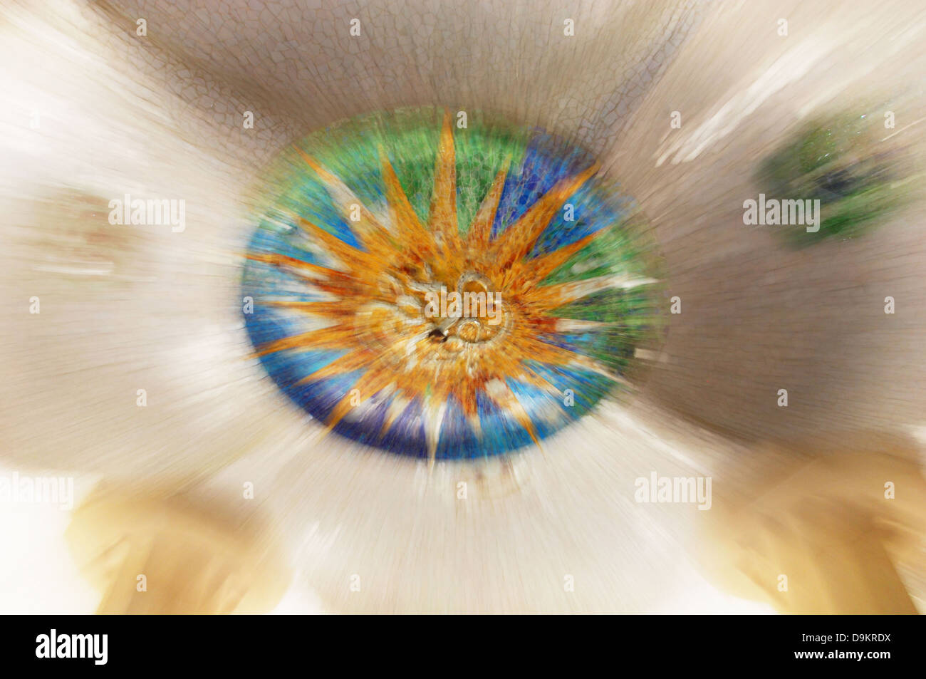 Dettaglio del tetto in Parc Guell Barcellona Spagna Foto Stock