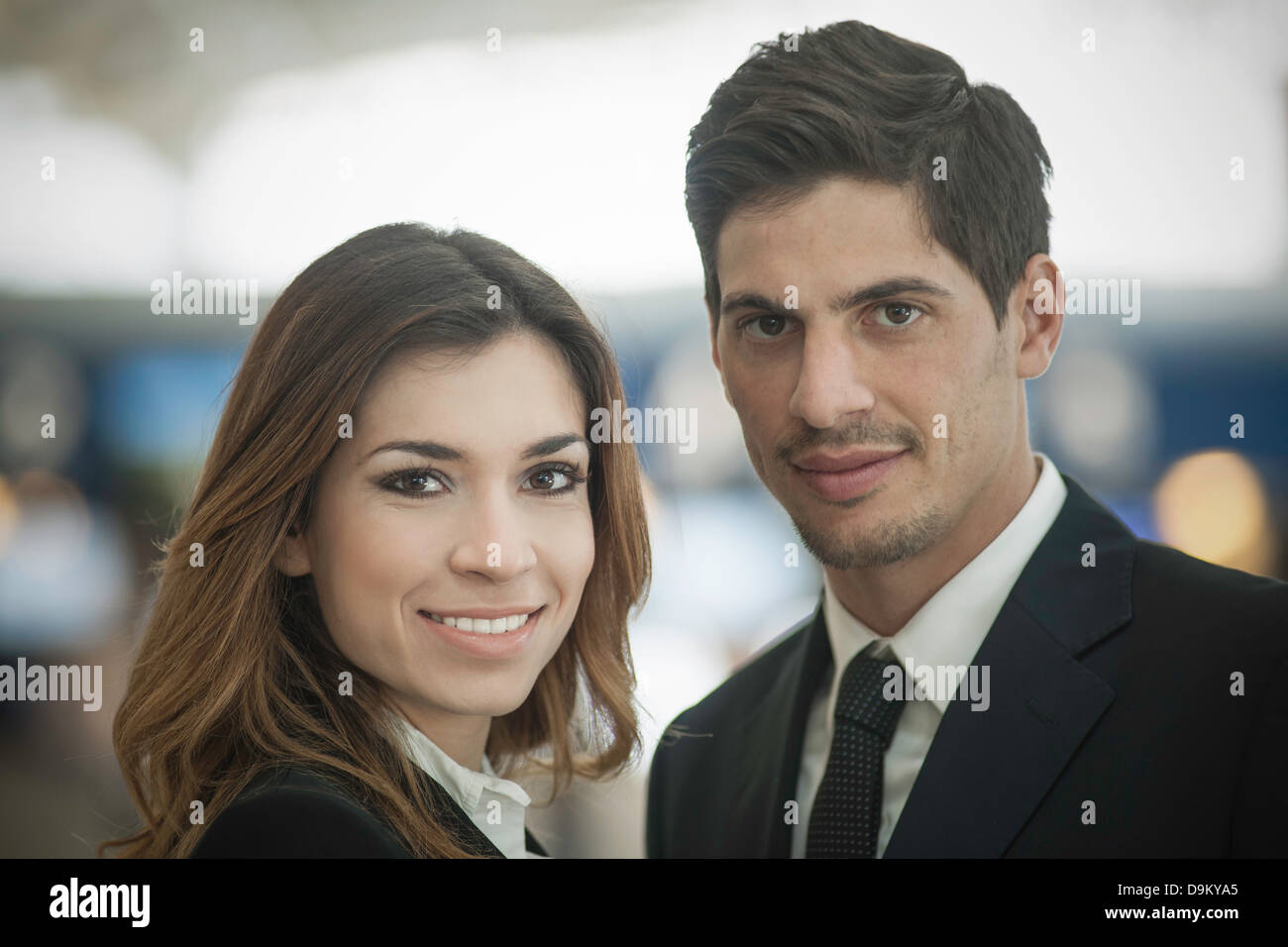 Ritratto di imprenditori di sorridere alla telecamera Foto Stock