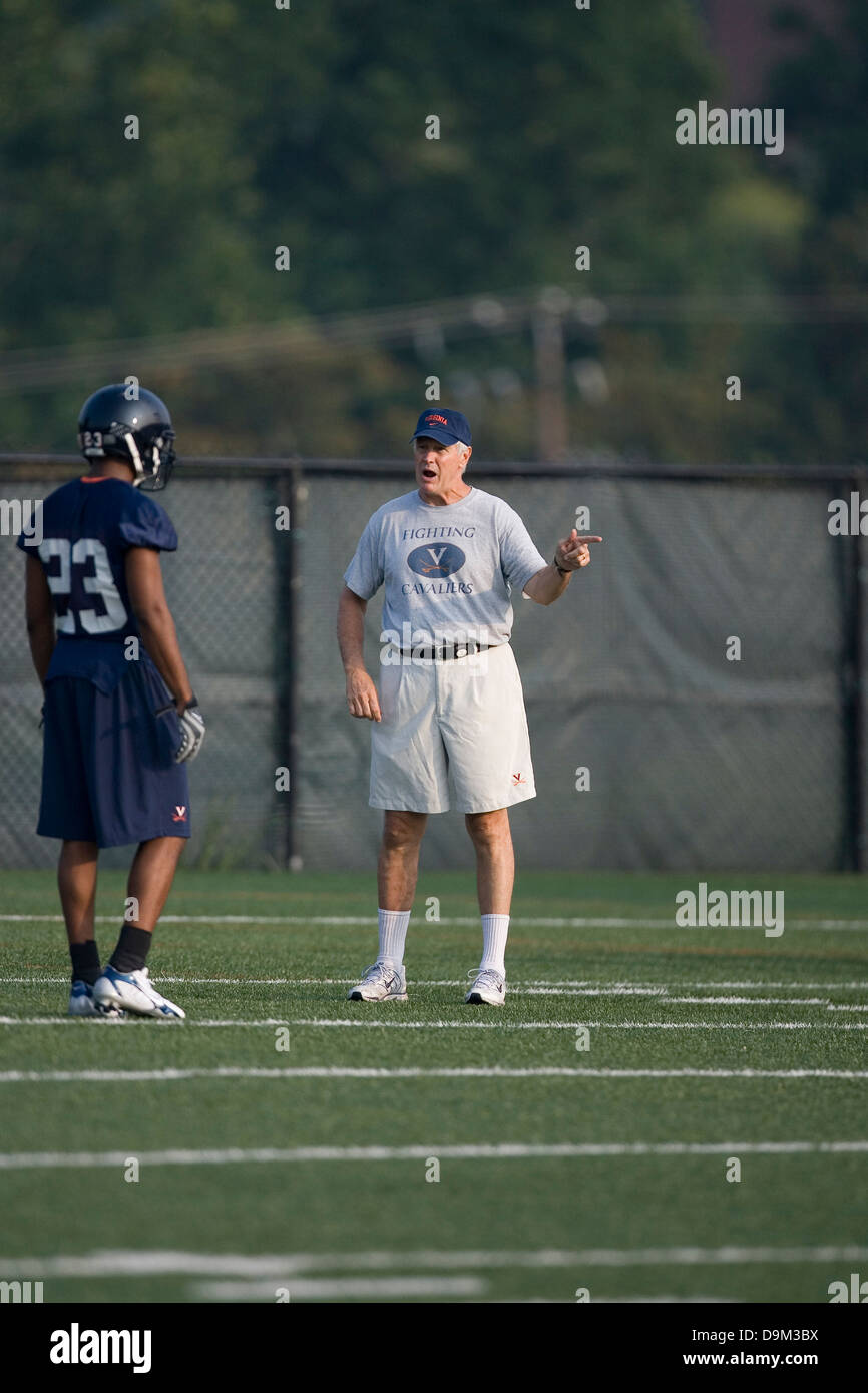 Capo allenatore Al Groh durante la pratica di primavera del 21 marzo 2007 sul calcio campi pratica dietro University Hall Foto Stock