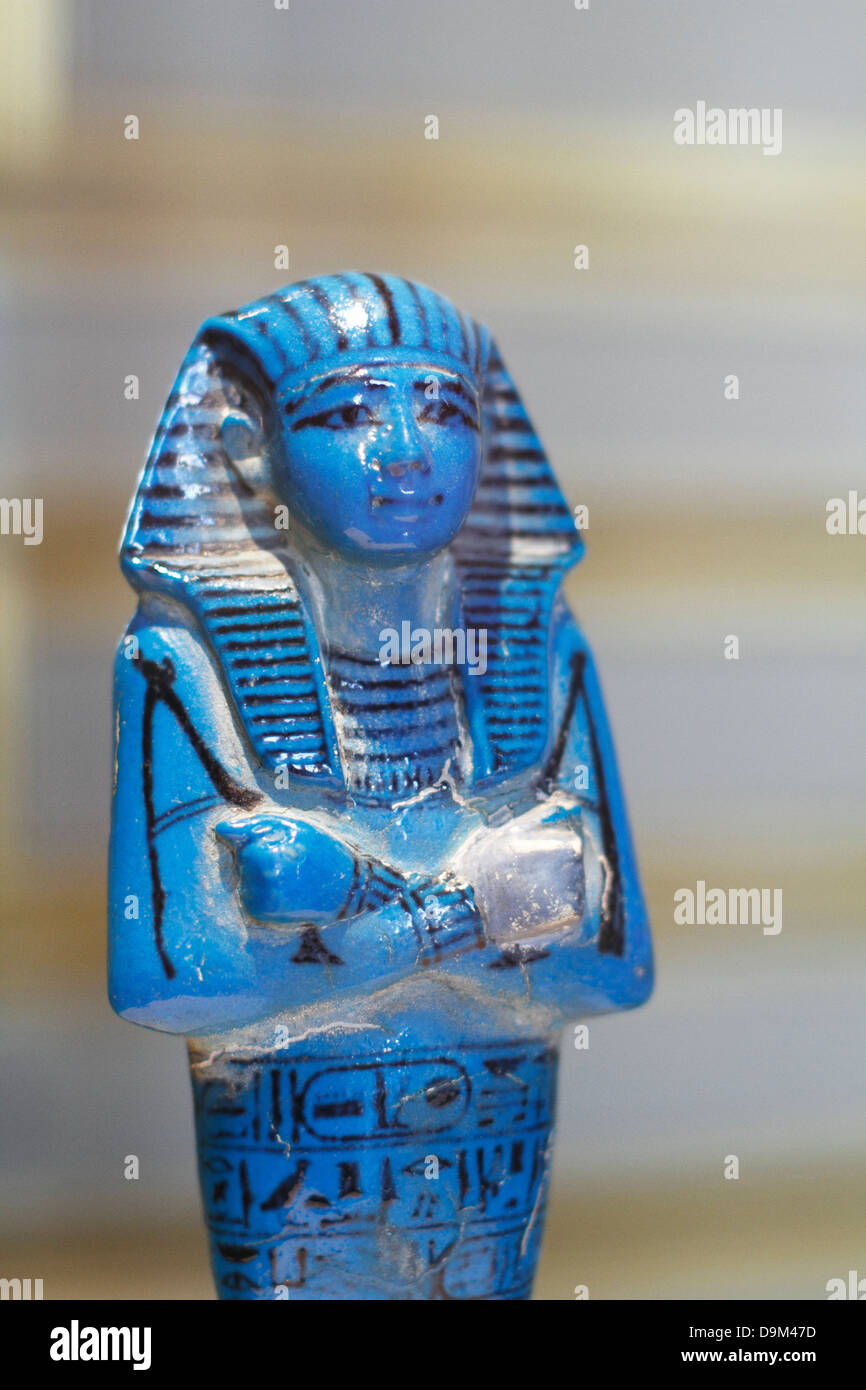 Francia, Parigi, Museo del Louvre, egiziana turchese figurina dal Regno di Séthi1st, xixo Dinastia (c.1294-1279 BC). Foto Stock