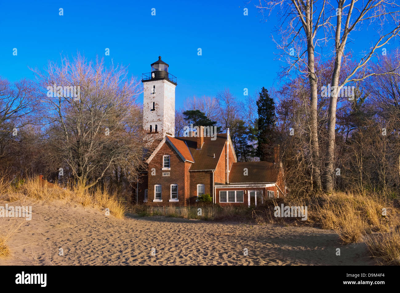 Il Presque Isle Lighthouse nel tardo pomeriggio di luce su un bellissimo lago Erie giorno, Erie in Pennsylvania, STATI UNITI D'AMERICA Foto Stock