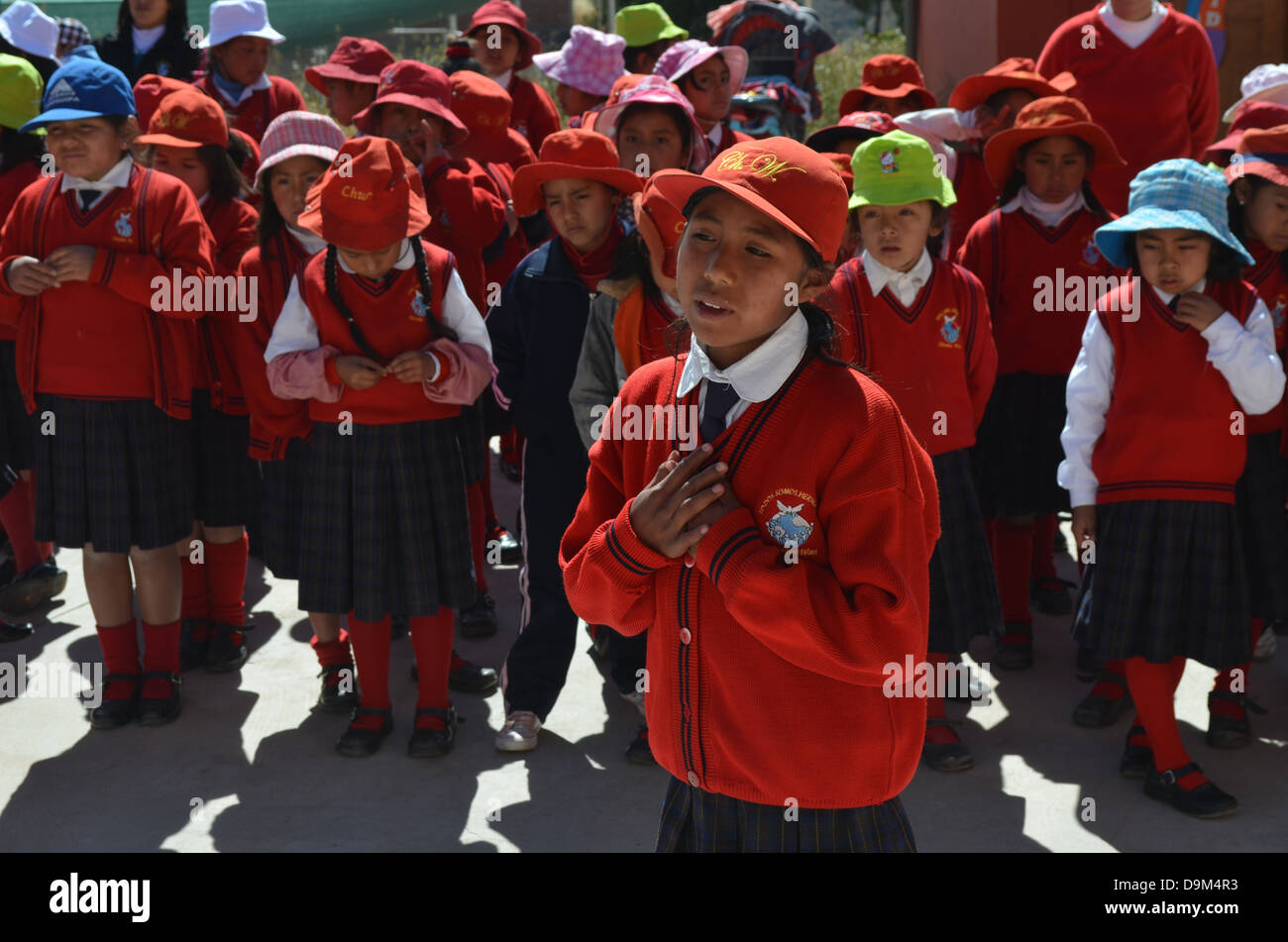 Scolare al Chicuchaswasi progetto scuola vicino a Cusco, Perù, a progetti di beneficenza aiutando i bambini in stato di bisogno. Foto Stock