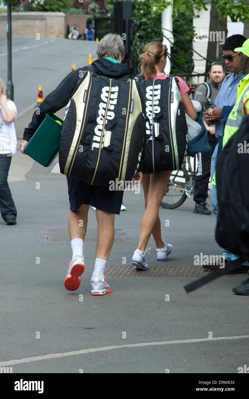 Il torneo di Wimbledon, Londra, Regno Unito. Il 22 giugno 2013.i giocatori di Tennis di arrivare a Wimbledon con due giorni a sinistra fino all'inizio del 2013 campionati di Wimbledon il 24 giugno Credito: amer ghazzal/Alamy Live News Foto Stock