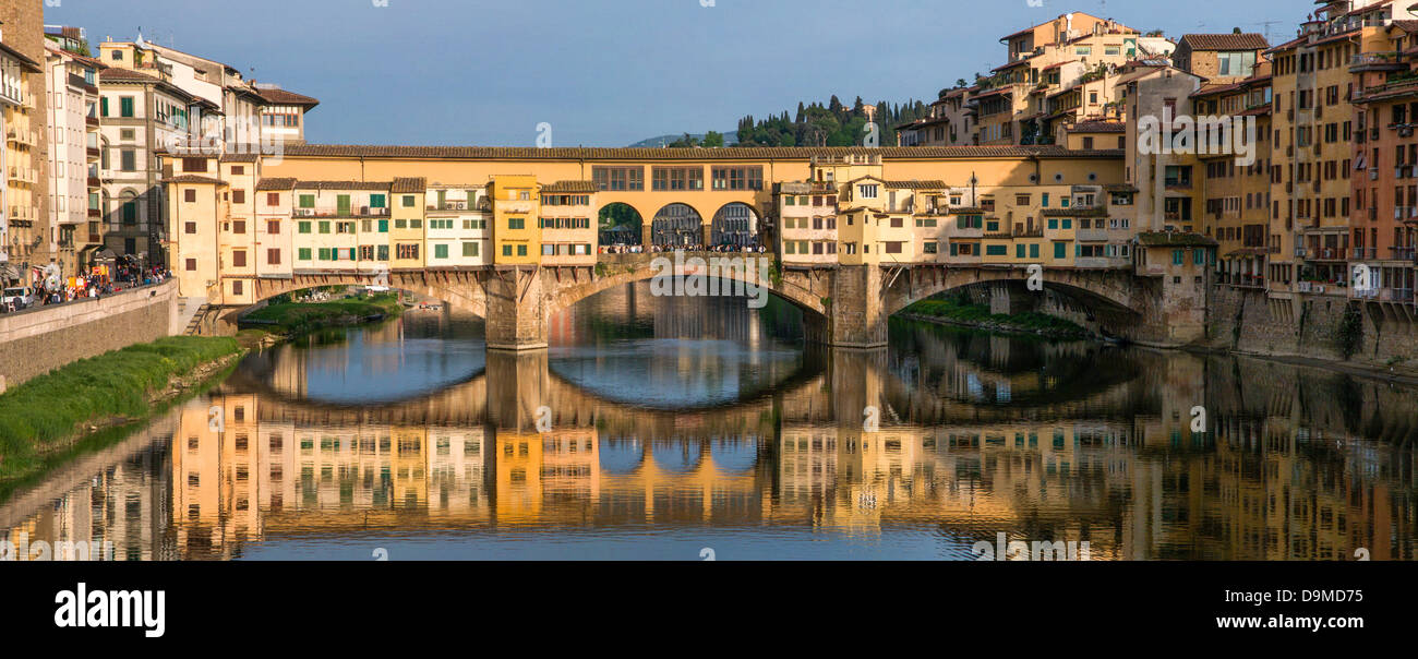 Il bellissimo Ponte Vecchio a Firenze Foto Stock