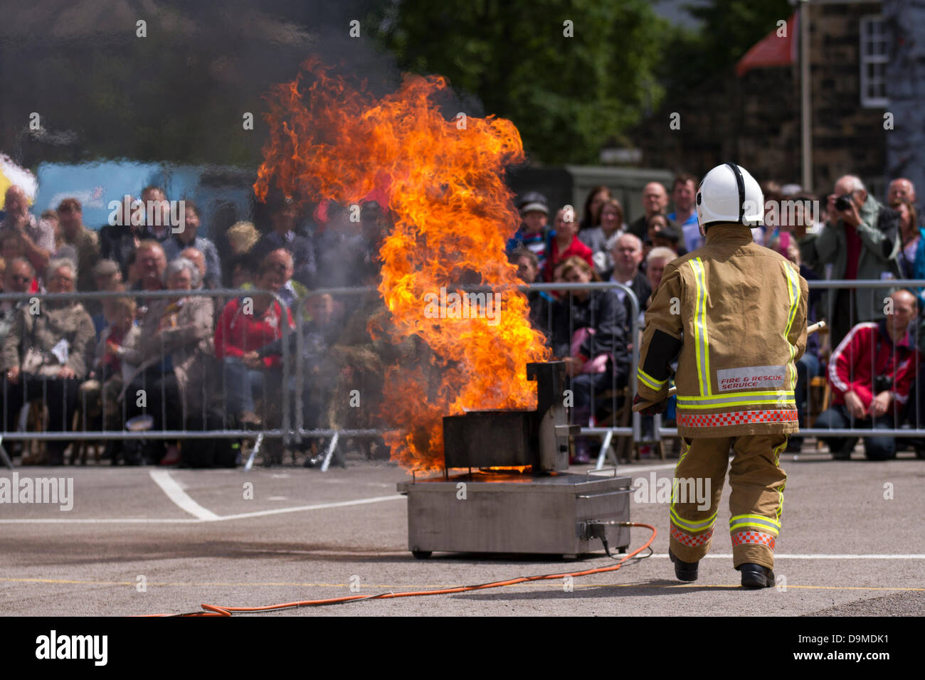 Preston Regno Unito, 22 giugno 2013. Lancashire Fire & Rescue Service a Preston mostrano militare alla Caserma Fulwood, Preston, Lancashire . I soldati e le donne, cadetti e veterani rappresentano la Royal Navy, l esercito e la Royal Air Force provenienti da tutto il Nord Ovest: Cheshire, Cumbria, Lancashire, Merseyside e Greater Manchester. Il Preston mostrano militare è il display più grande da parte delle forze armate in Inghilterra del Nord Ovest. Foto Stock