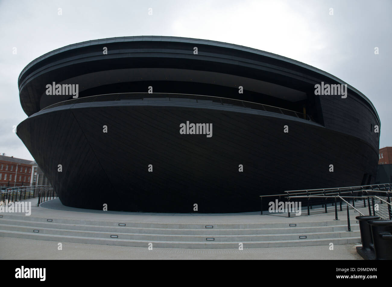 Mary Rose exhibition hall visto dal accanto HMS Victory a Portsmouth historic docks Foto Stock
