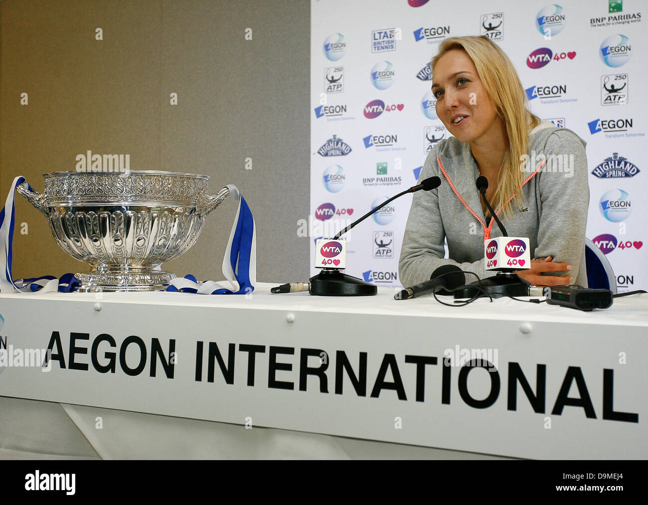 Eastbourne, Regno Unito. Il 22 giugno 2013. Elena Vesnina alla conferenza stampa dopo che ha rivendicato la sua seconda carriera singles titolo in Devonshire Park. Credit: Azione Plus immagini di sport/Alamy Live News Foto Stock