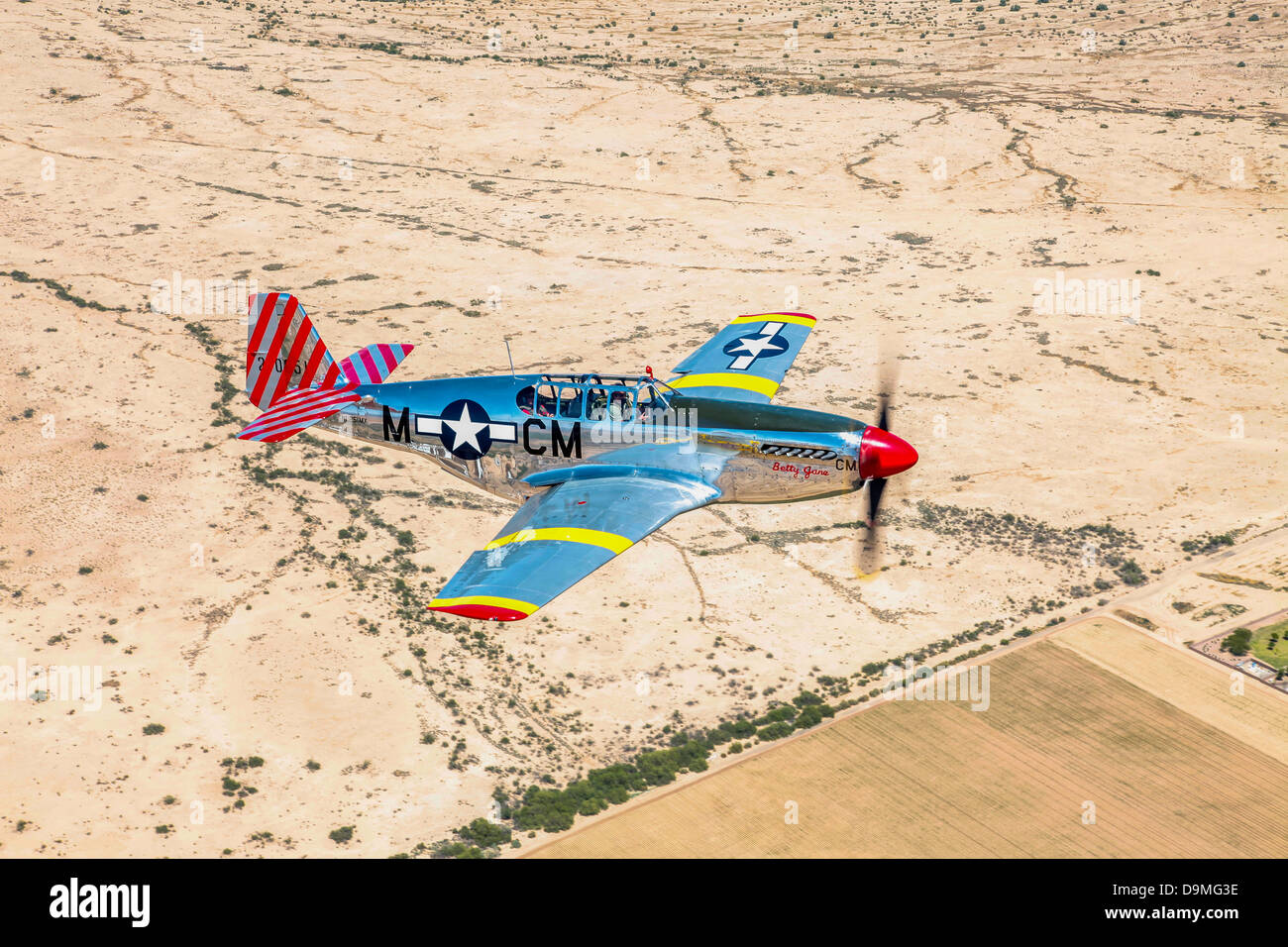 TP-51C Mustang oltre il Central Arizona deserto. Foto Stock