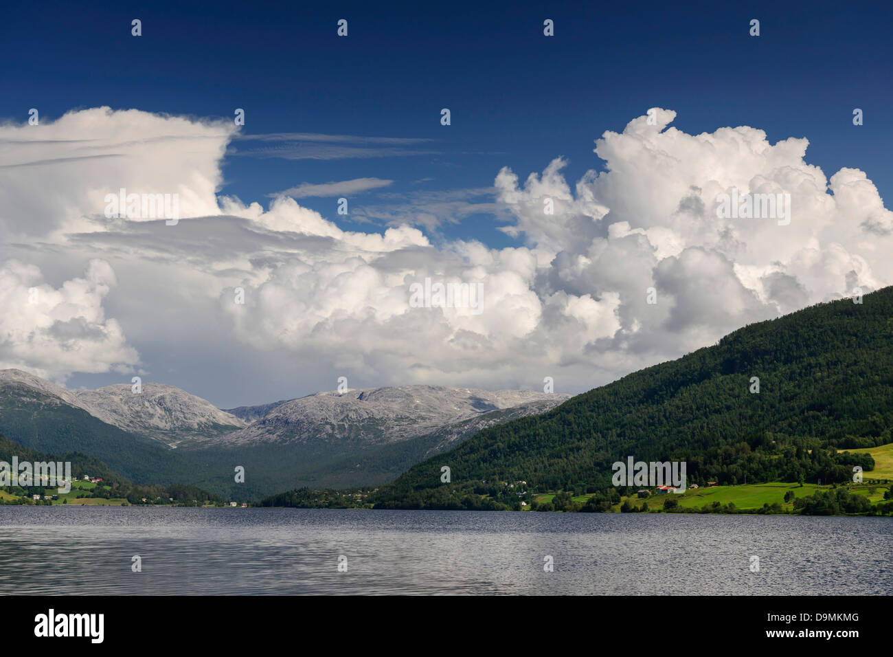 Montagne Norvegia Norvegia nuvole Sognefjord Foto Stock